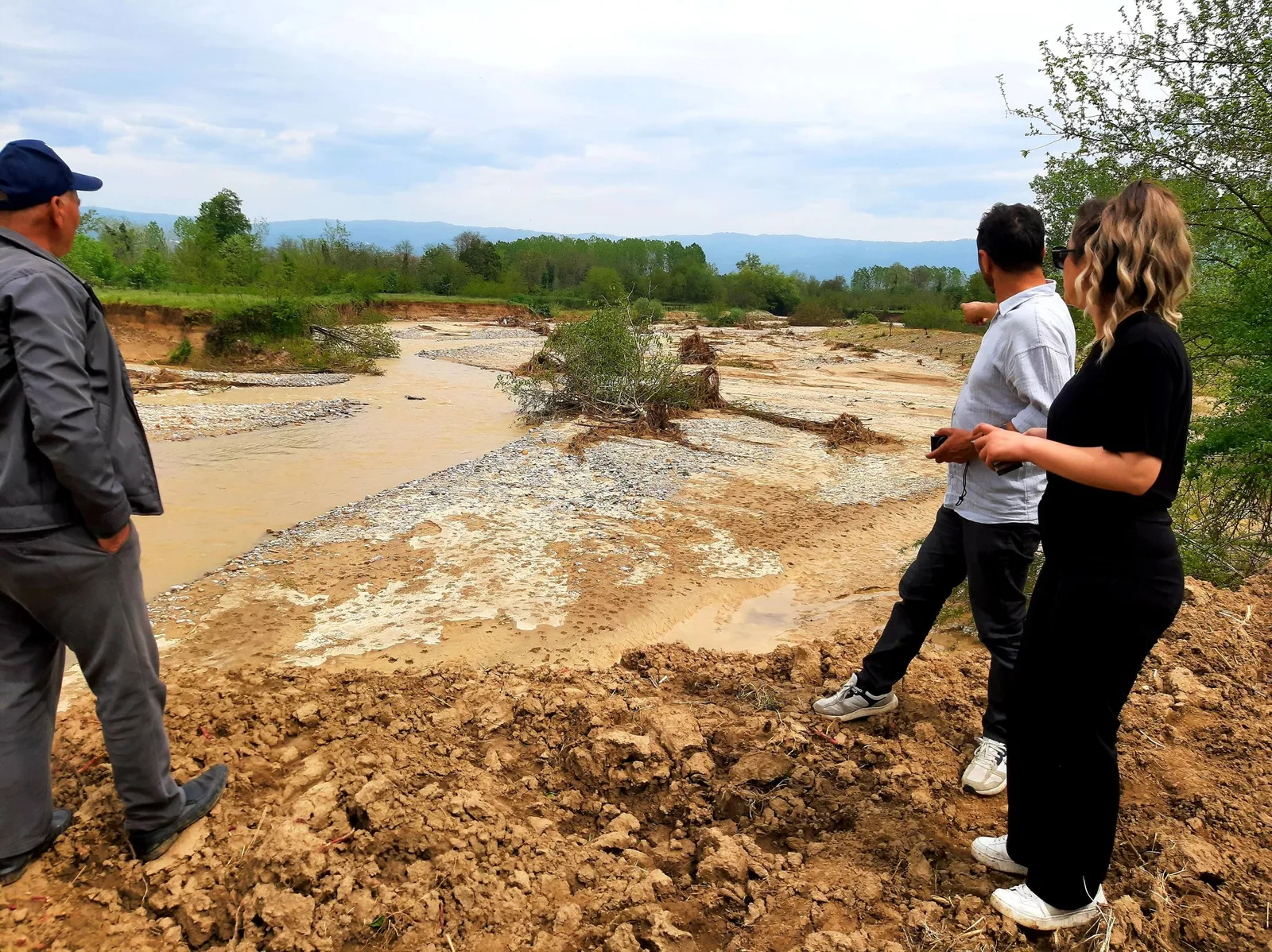 Çitli’de dere temizliği ve heyelan incelemesi başladı