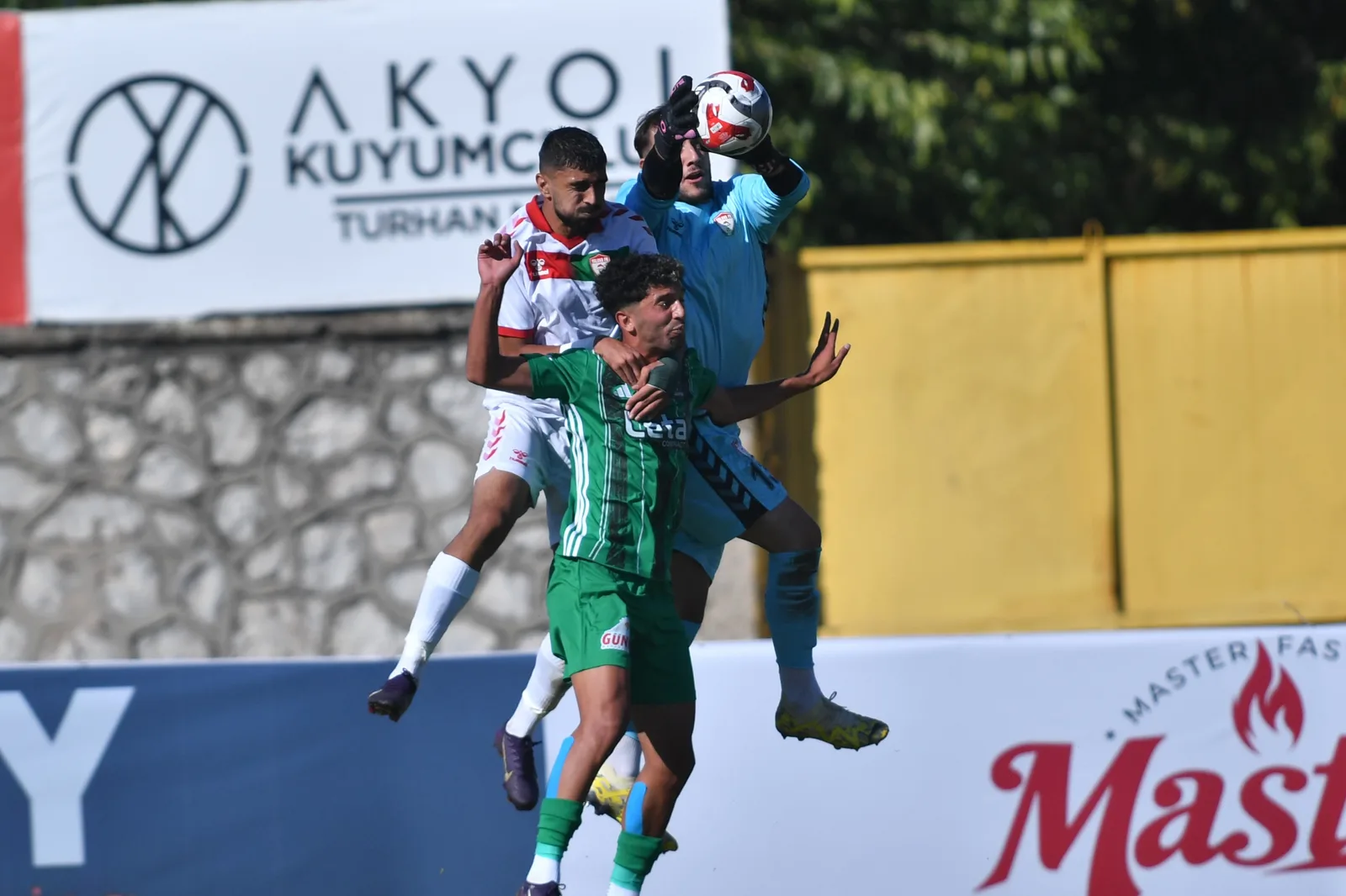 Kafkasspor evinde fırsat tepti