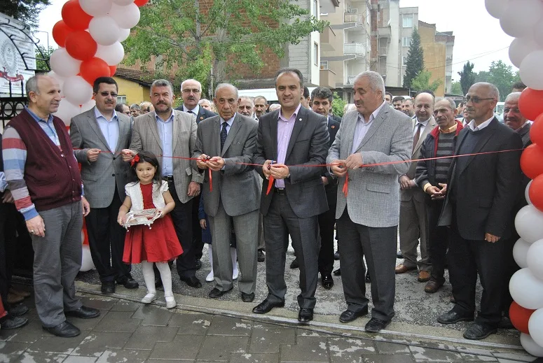 Öğrencilerin eğitimi için kermes açıldı