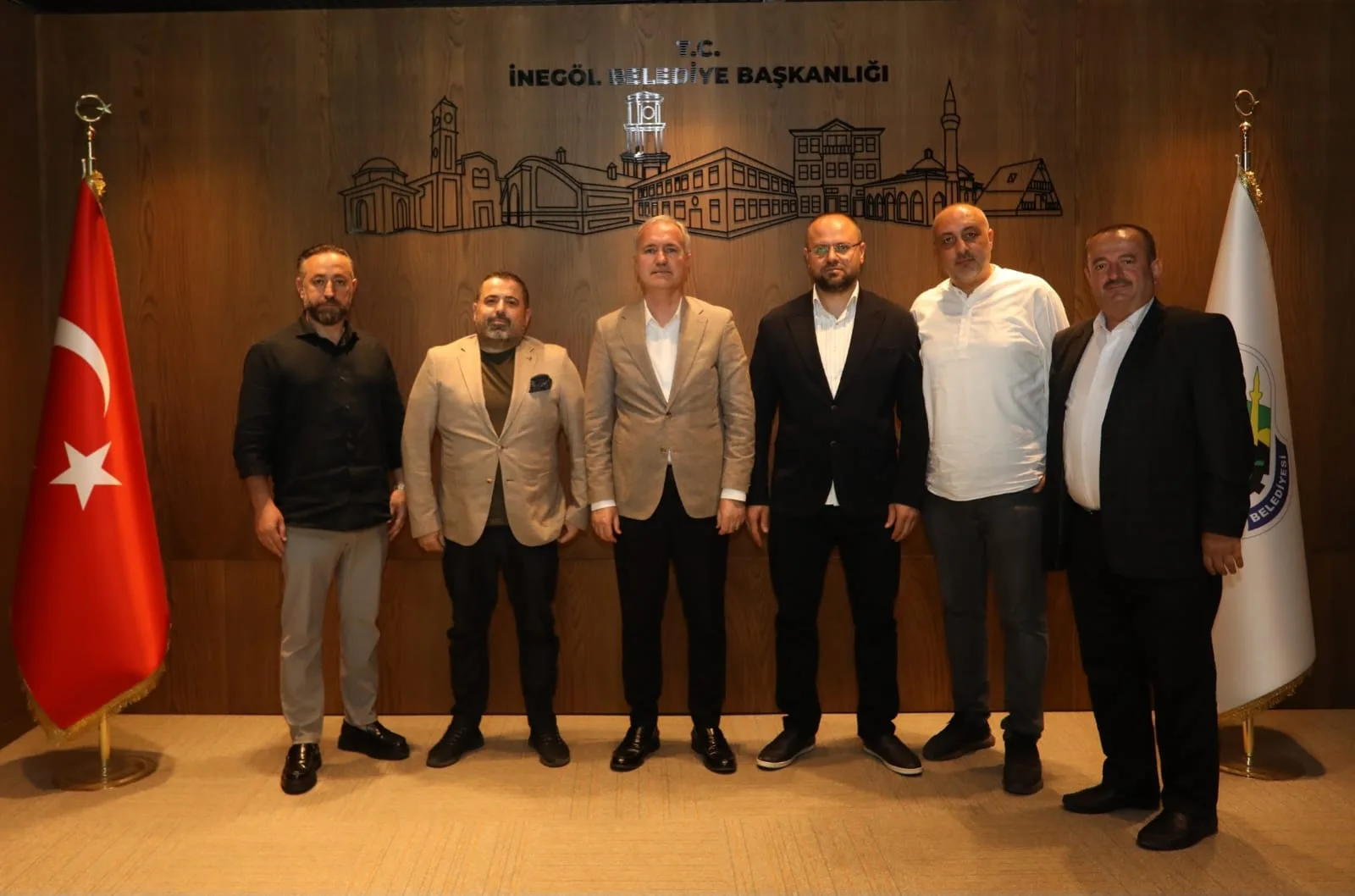 İHH İnegöl’den Belediye Başkanı Alper Taban’a Ziyaret