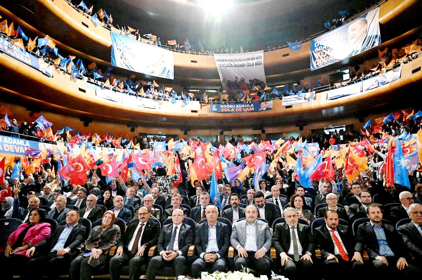 Sandıktan öyle bir sonuç çıkaralım ki, 'Erdoğan gitsin' diye manşet atanların odalarında duyulsun