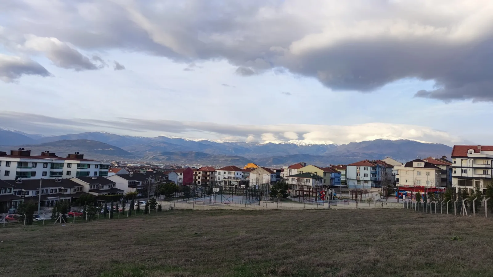 İnegöl'de görülmeyen Uludağ'ın etekleri, lodos sonrası ortaya çıktı