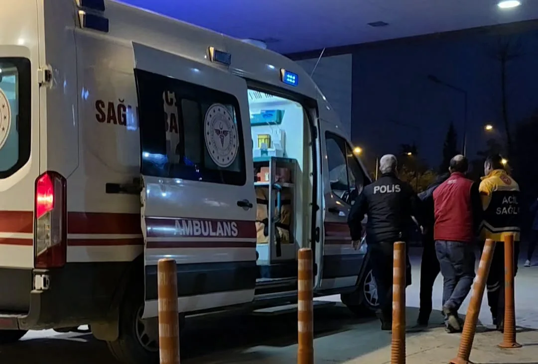 Alkol alıp önüne gelene saldırdı
