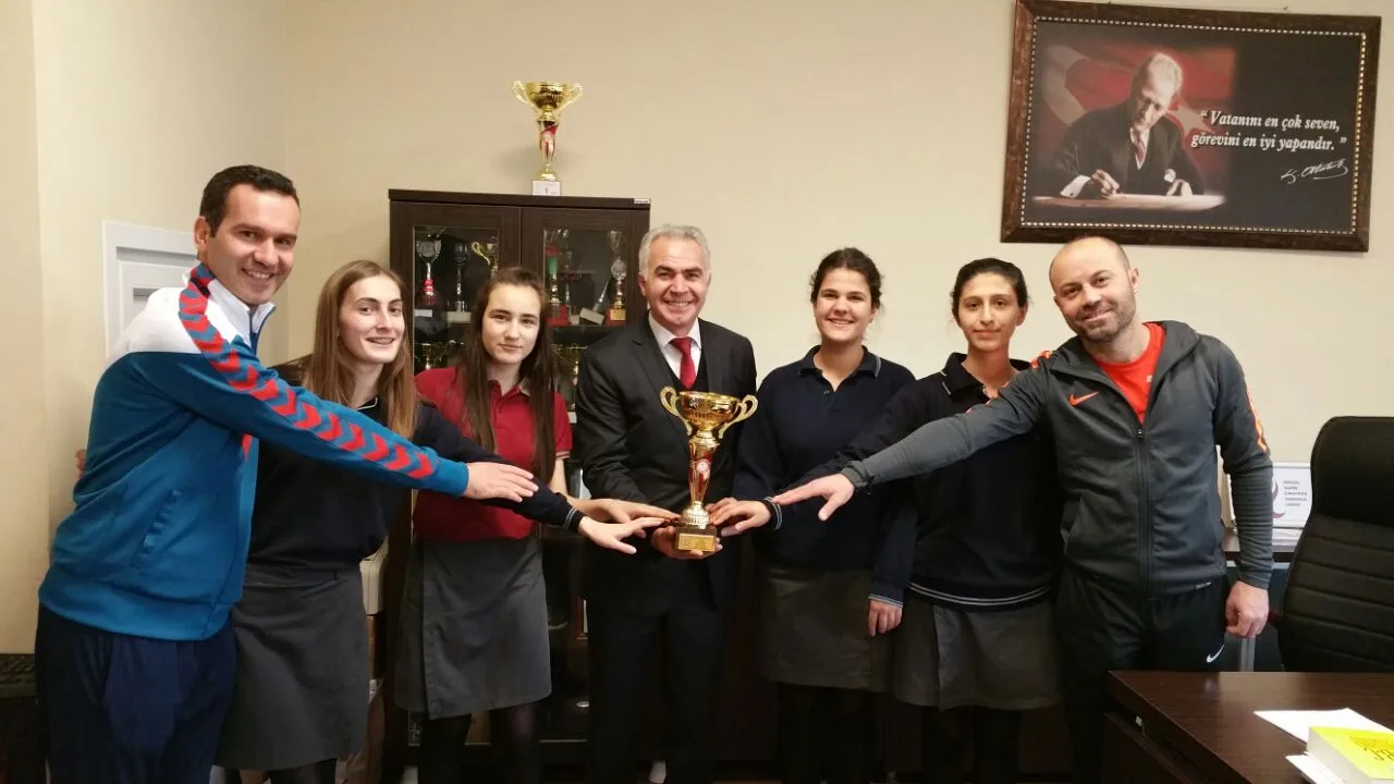 NAİRE ÇIKAYEVA ANADOLU LİSESİ BURSA ŞAMPİYONU OLDU