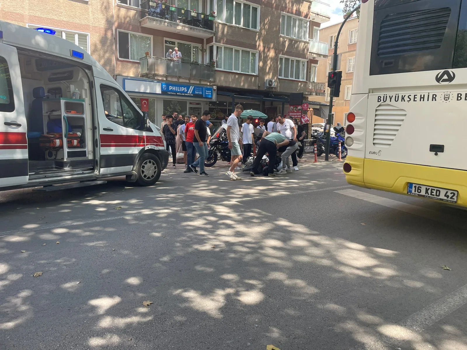 Gençler ölümden döndü