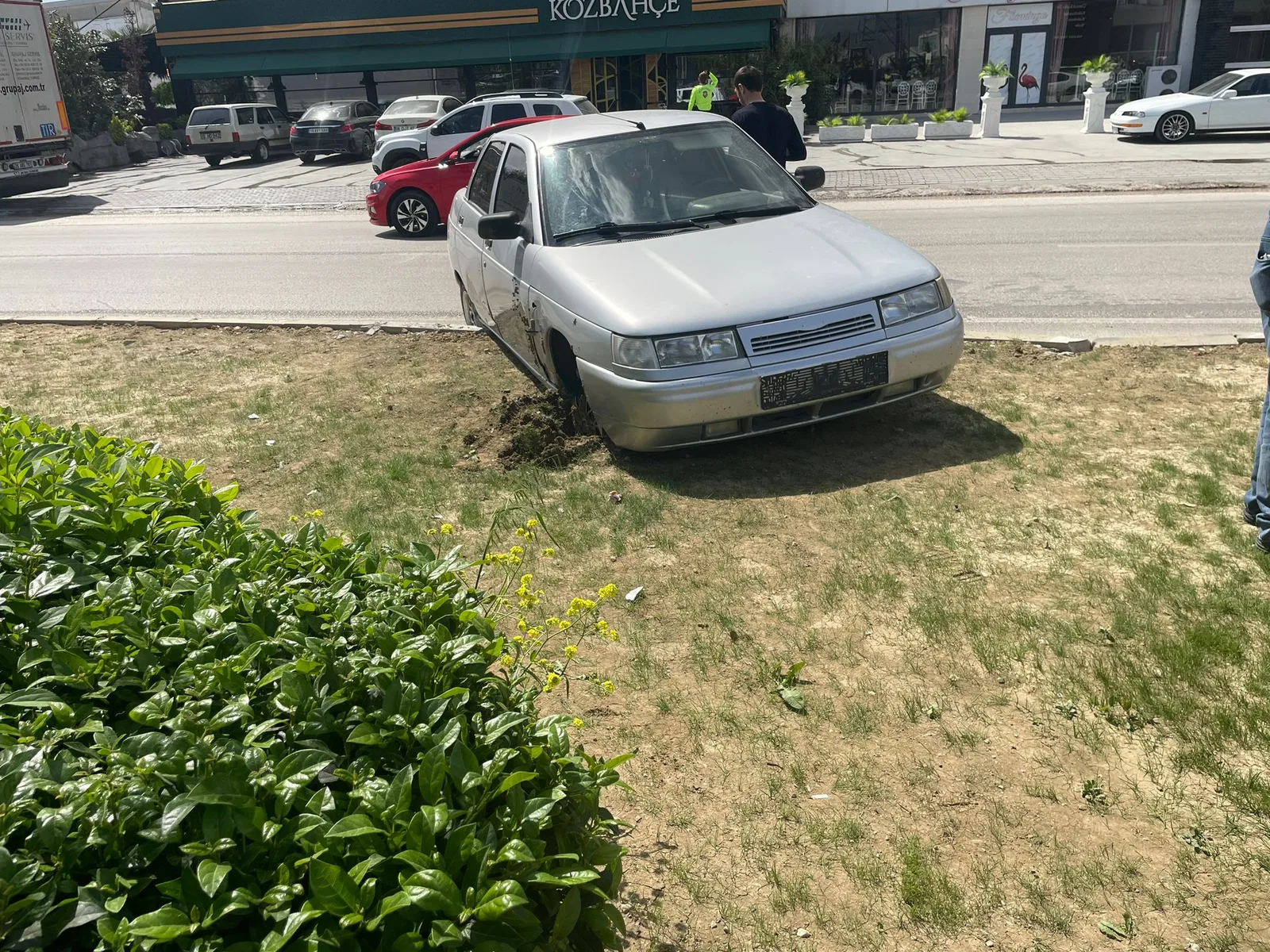 Tır ile çarpışan otomobilin sürücüsü yaralandı