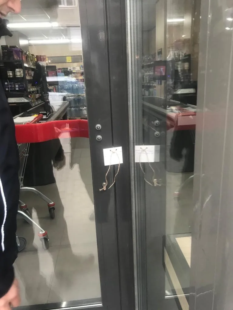 İnegöl’de 9 zincir marketin şubesi mühürlendi