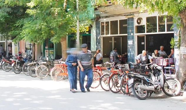 Kaldırımlar tamam sıra yayalarda