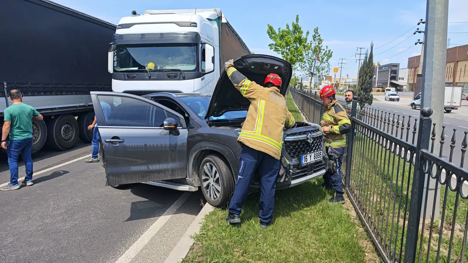 Cip ile tırın karıştığı kazada trafik tamamen durdu