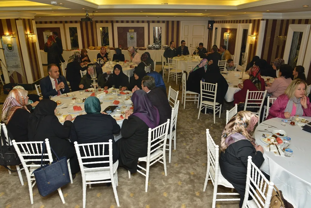Özel annelere özel kutlama