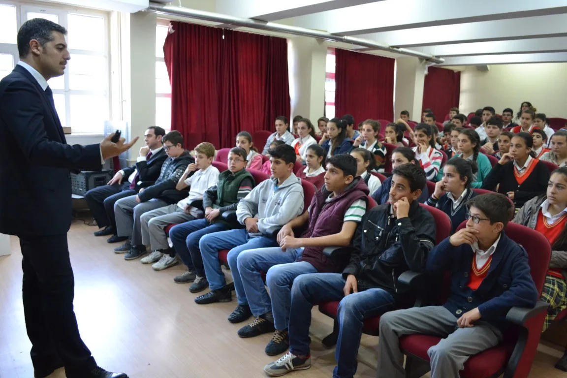 Mobilya seminerleri devam ediyor
