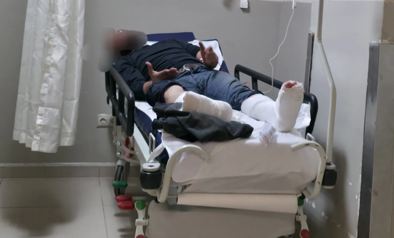 Dorseden düşen sürücü yaralandı