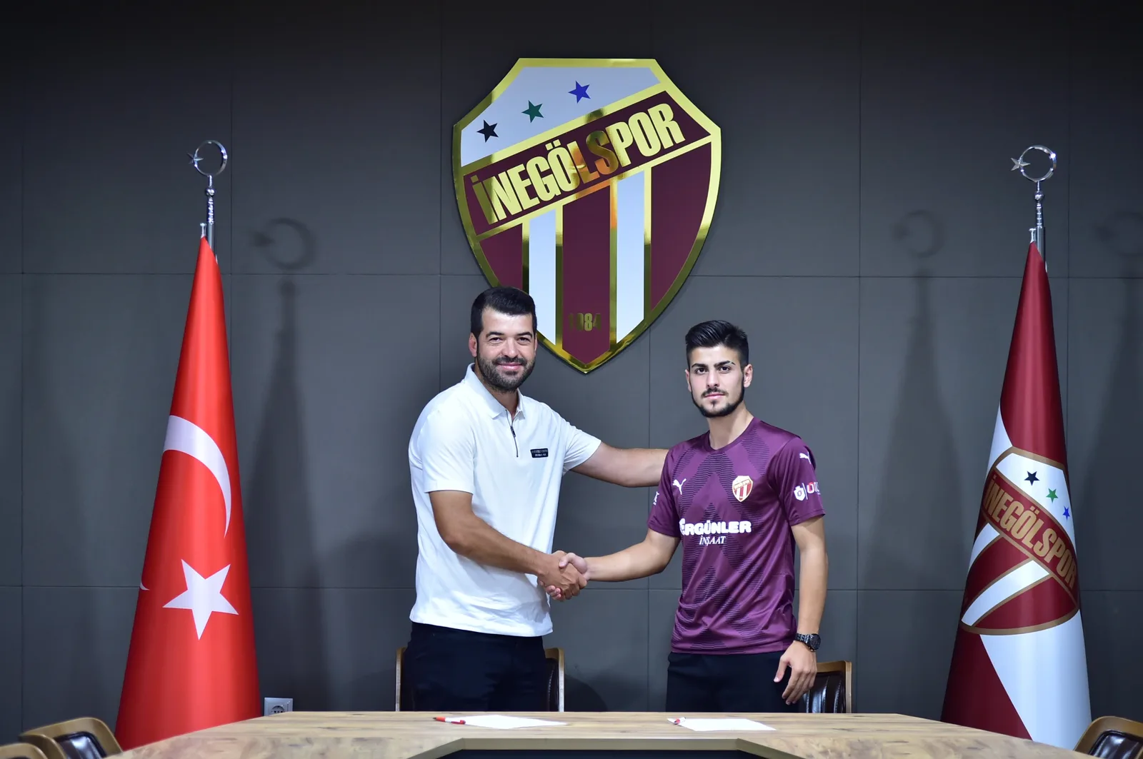 İnegölspor’da Kerem Şimşek 4 yıllık imzayı attı