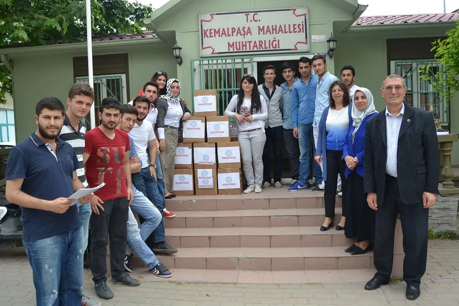Üniversiteli gençlerden örnek davranış