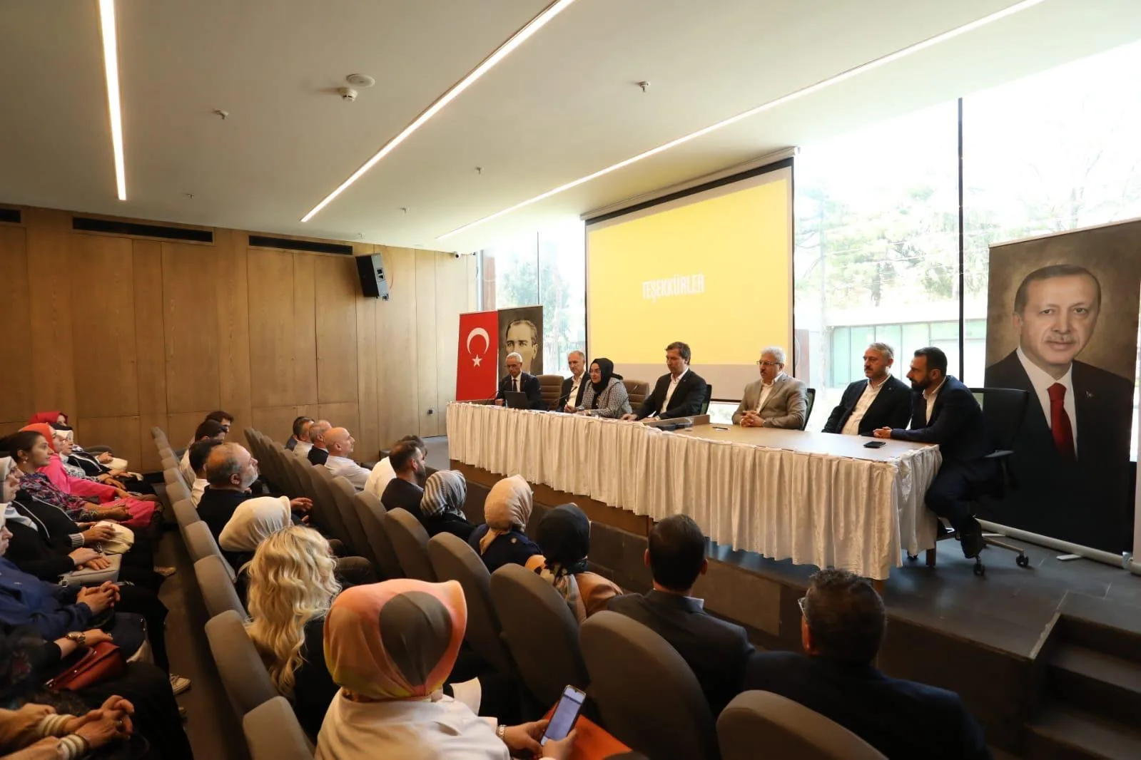AK Parti Türkiye buluşmaları ile İnegöl’de nabız tuttu