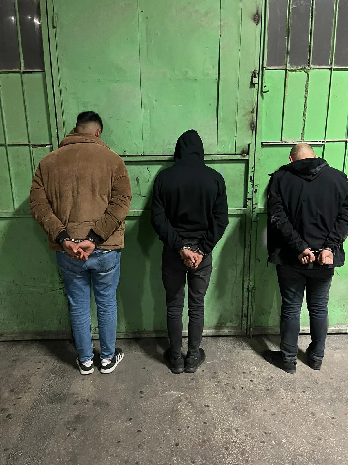İş yerinde uyuşturucu ticareti yaptığı iddia edilen 4 kişi yakalandı
