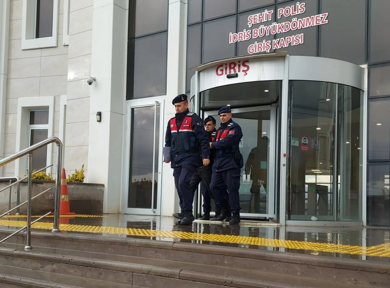 Uyuşturucu operasyonunda jandarmaya silahla direnen kişi tutuklandı
