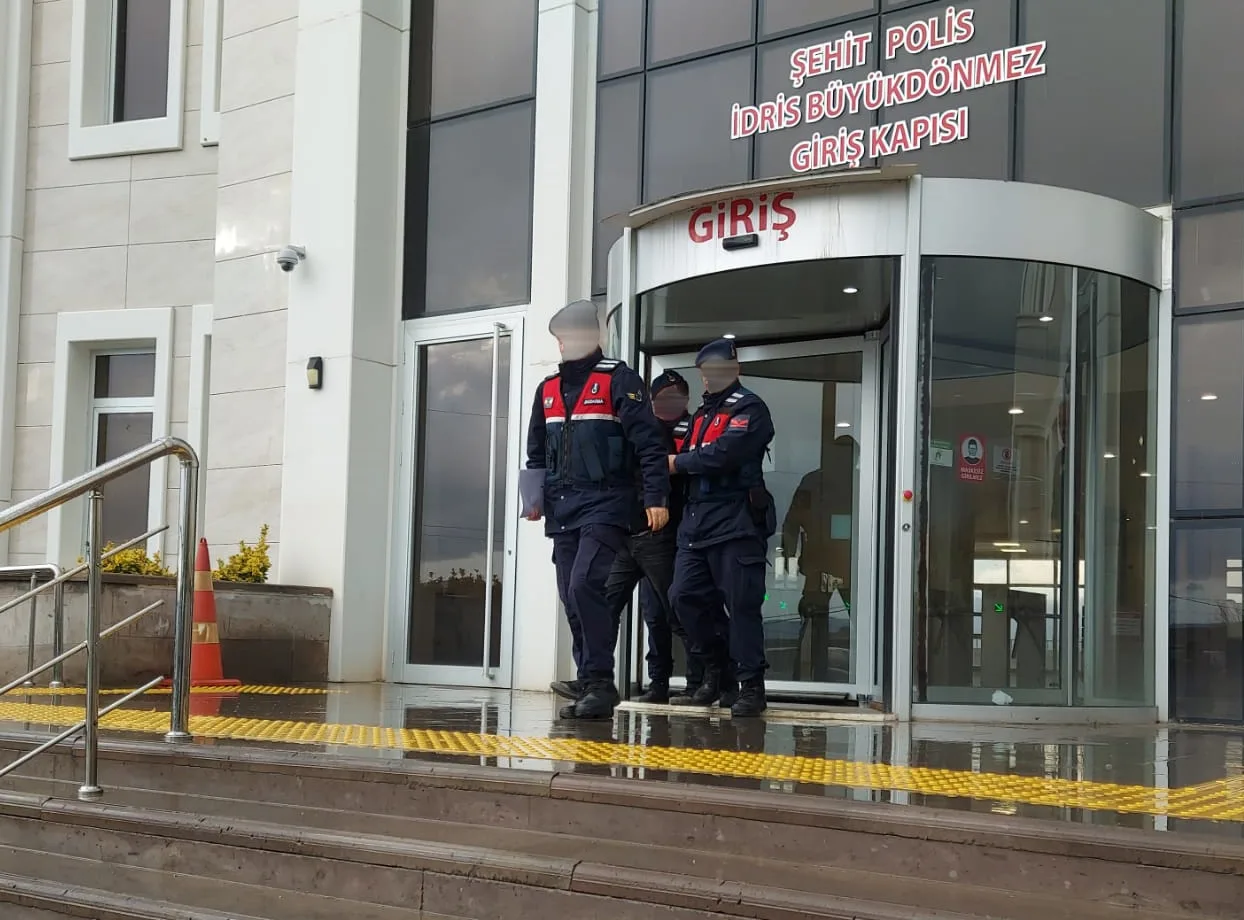Uyuşturucu operasyonunda jandarmaya silahla direnen kişi tutuklandı