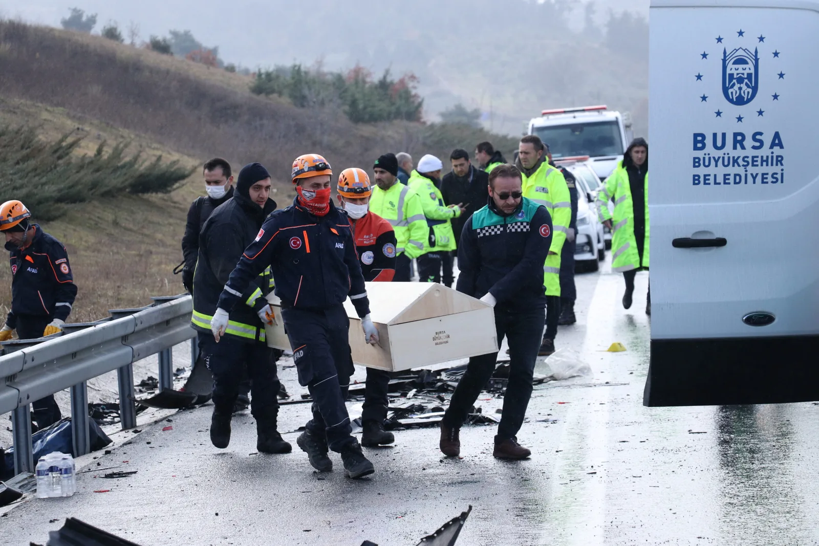 Bursa'da zincirleme trafik kazasında 4 kişi öldü, 6 kişi yaralandı