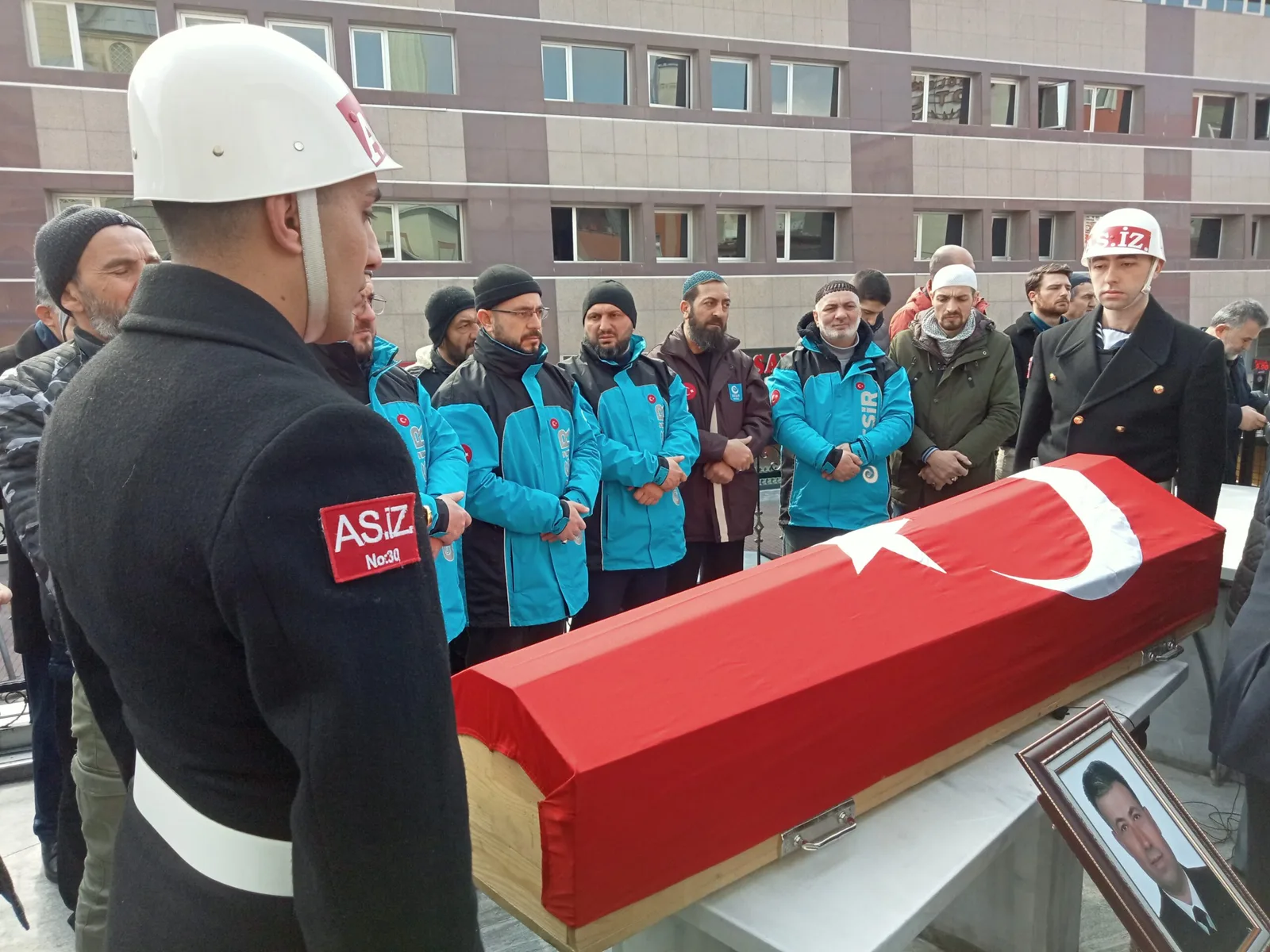 Yardıma gittiği deprem bölgesinde enkazda kalp krizi geçirerek yaşamını yitiren Beşir Derneği gönüllüsü Kocaeli'ne defnedildi