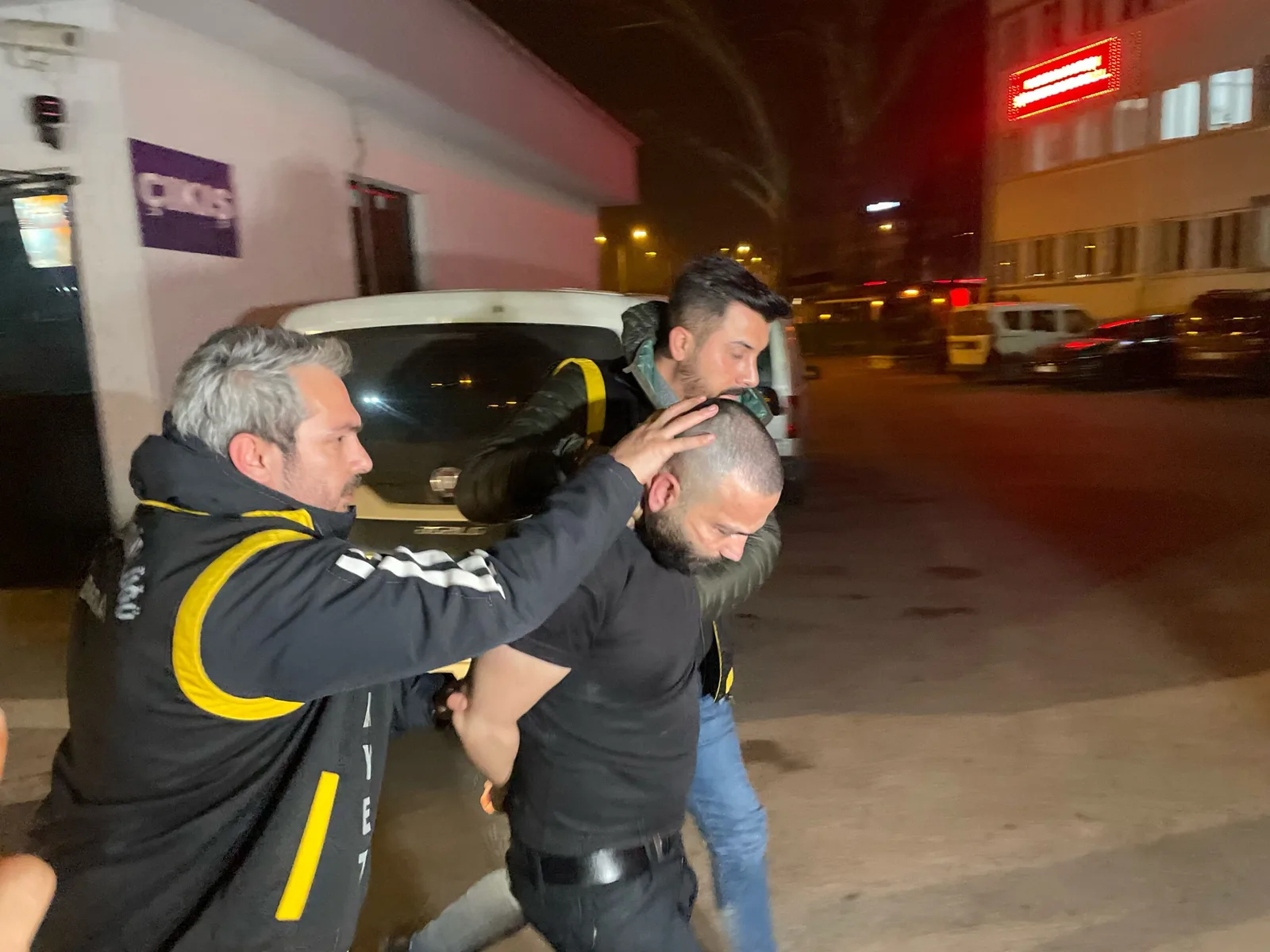 Bursa’da iki kişi silahla öldürüldü
