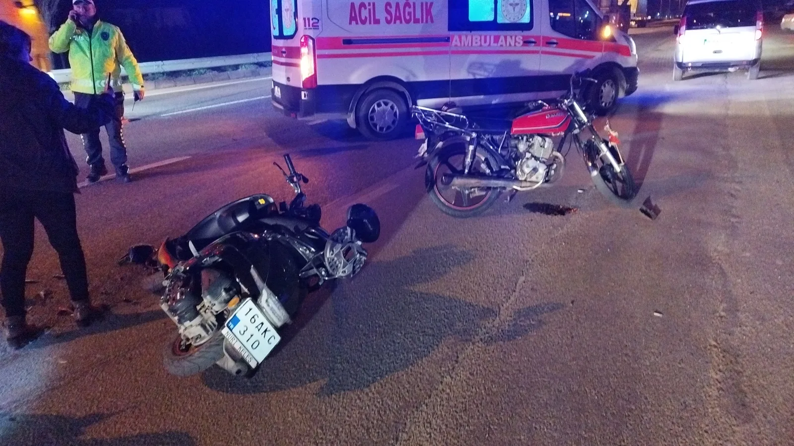 Motosikletlerin çarpıştığı kazada 2 kişi yaralandı