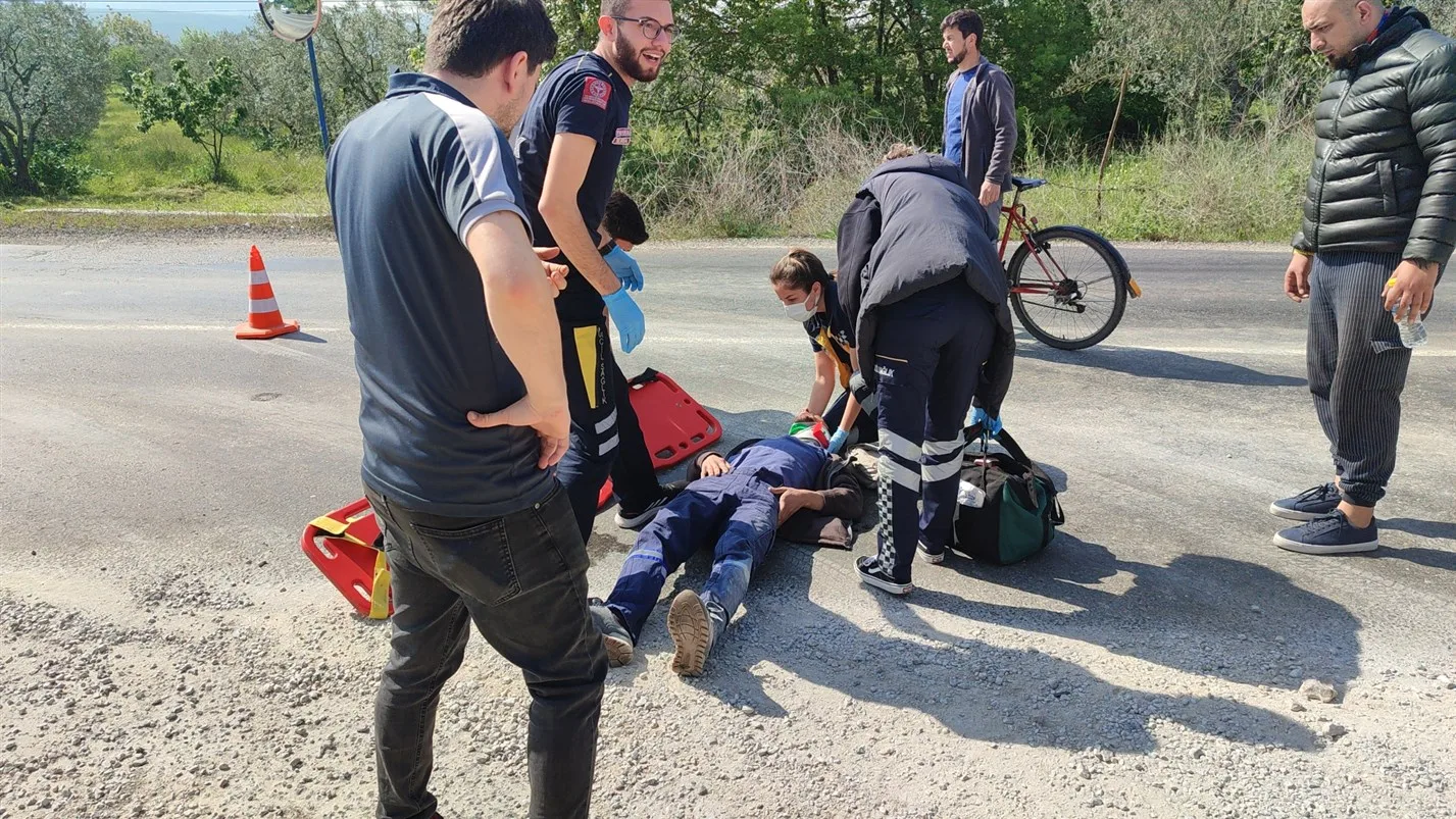 Otomobile çarpan motosiklet sürücüsü yaralandı