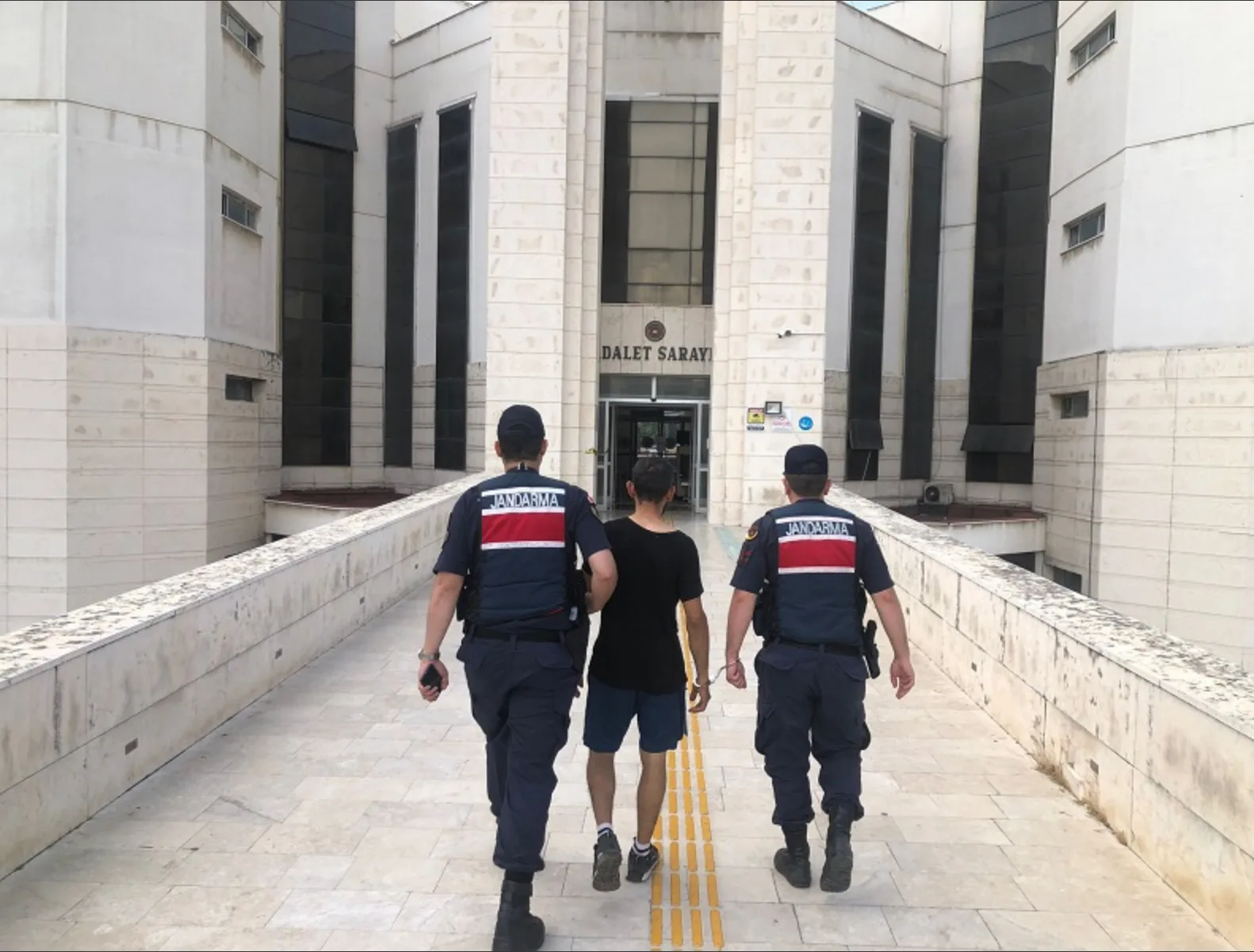Firari iki hükümlü yakalandı
