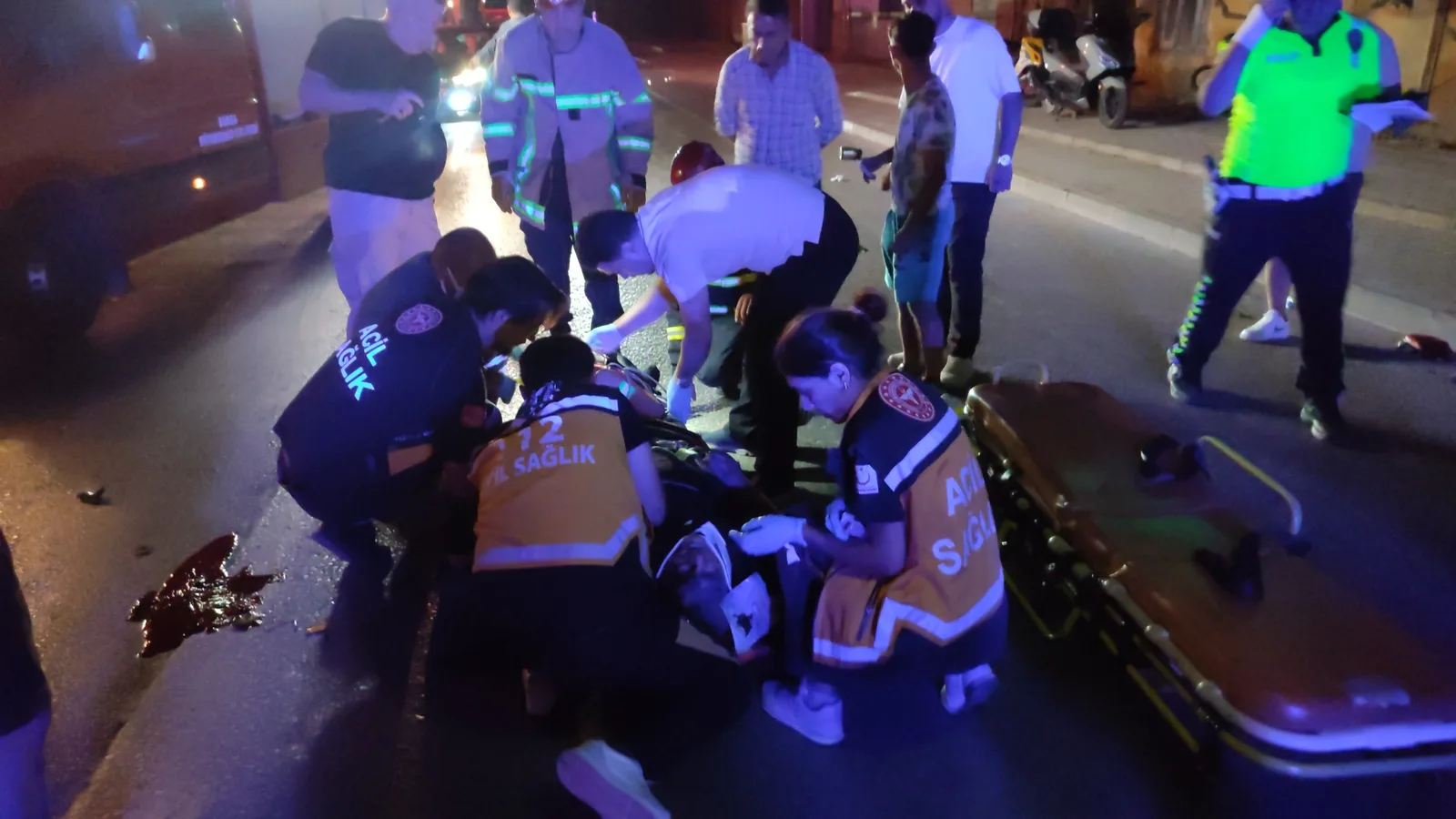 Otomobil ile motosikletin çarpıştığı kazada 2 kişi yaralandı