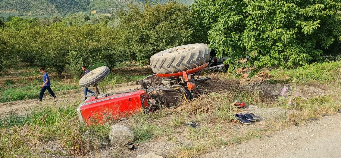 Minibüsle traktörün çarpışması sonucu 5 kişi yaralandı