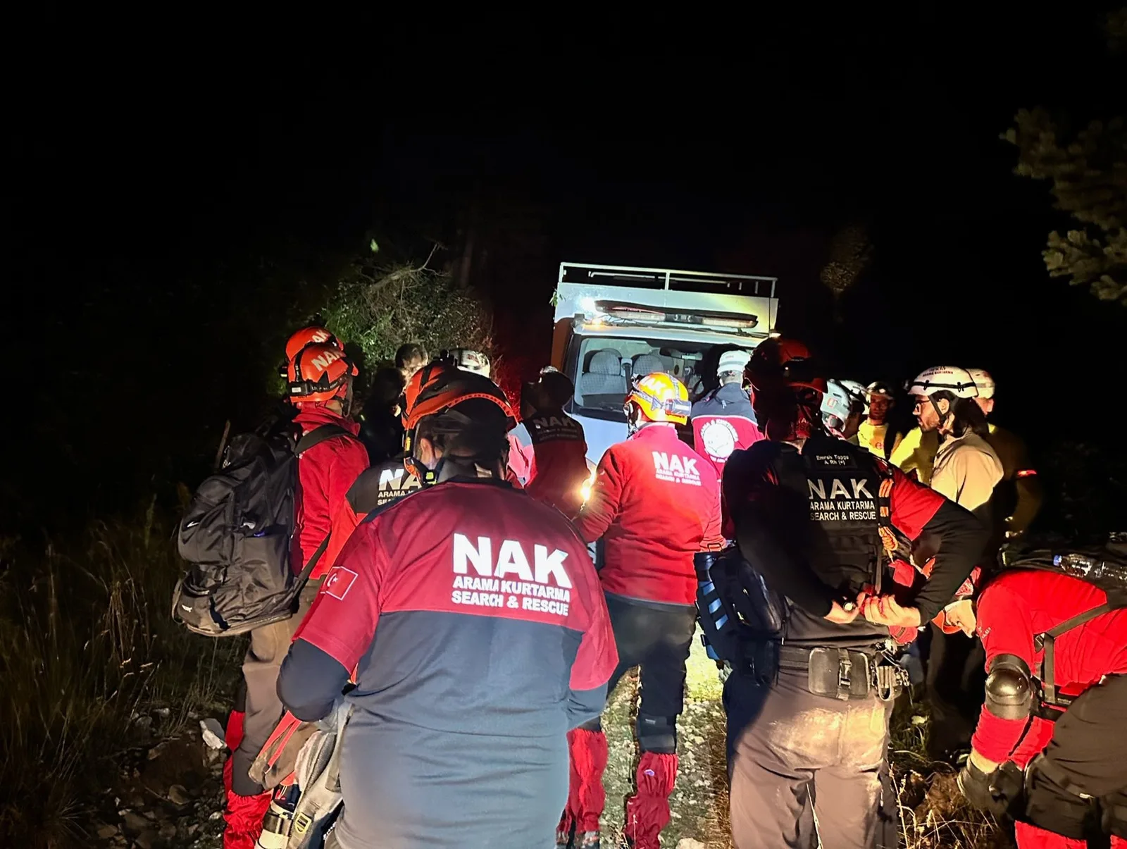 Kayalıktan düşen kişi yaralandı
