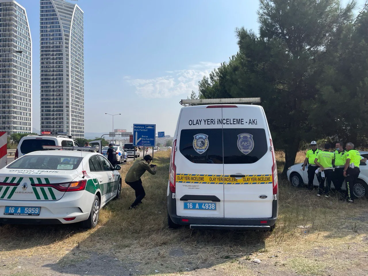 Yol kenarında erkek cesedi bulundu