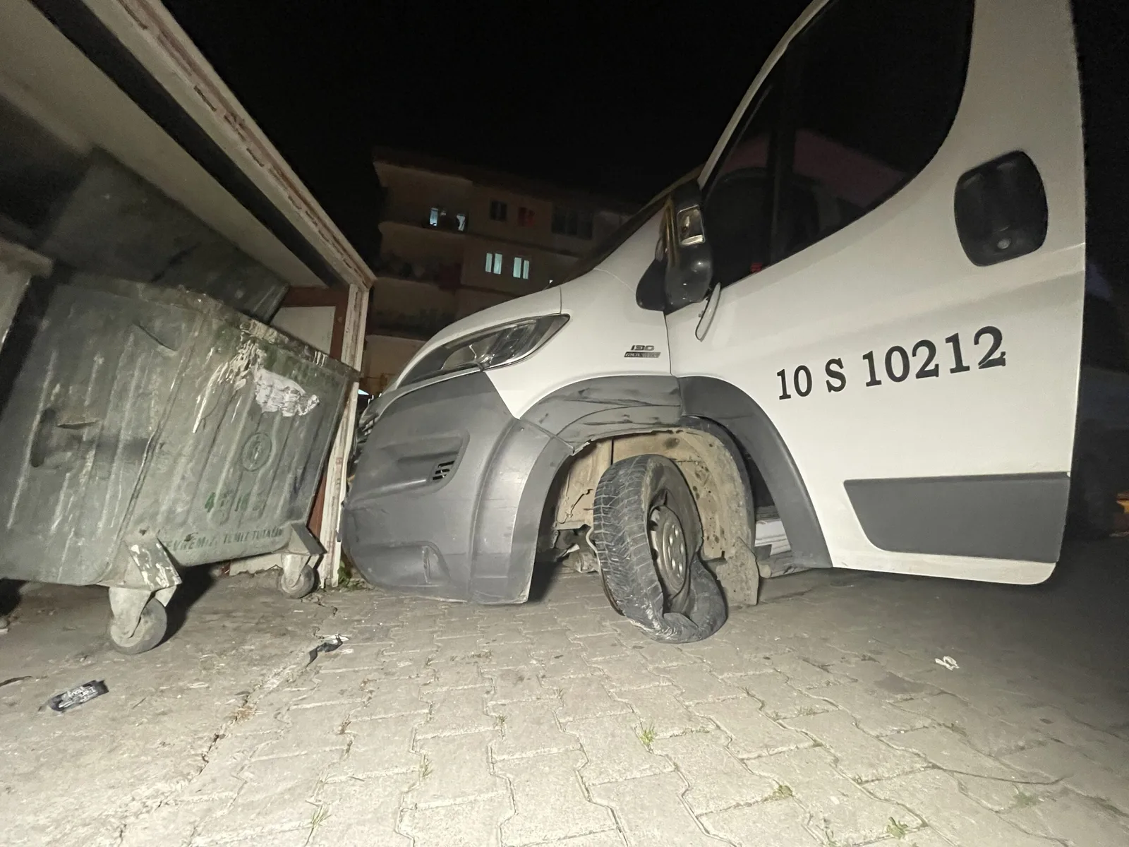 Polisten kaçan şüpheli kaza yaptığı aracı bırakıp yaya olarak uzaklaştı