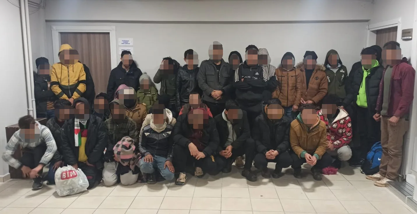 Bursa'da 45 düzensiz göçmen ve 2 göçmen kaçakçılığı şüphelisi yakalandı