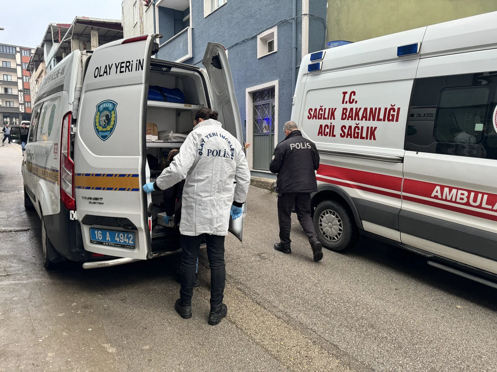 Bir kadın evinde ölü bulundu