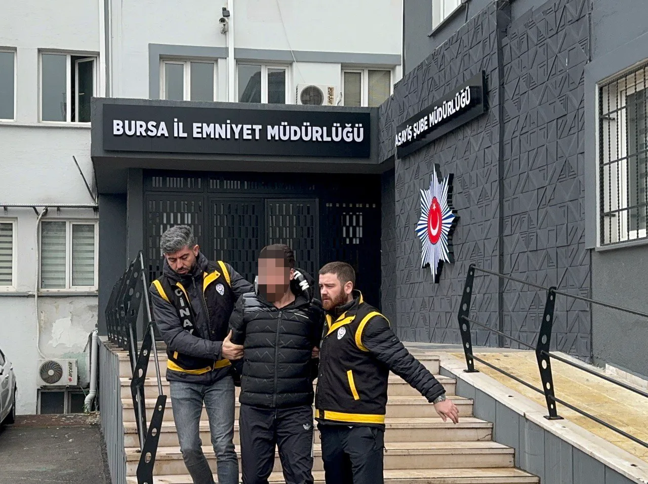 Eğlence mekanında 3 çalışanı silahla yaralayan zanlı tutuklandı