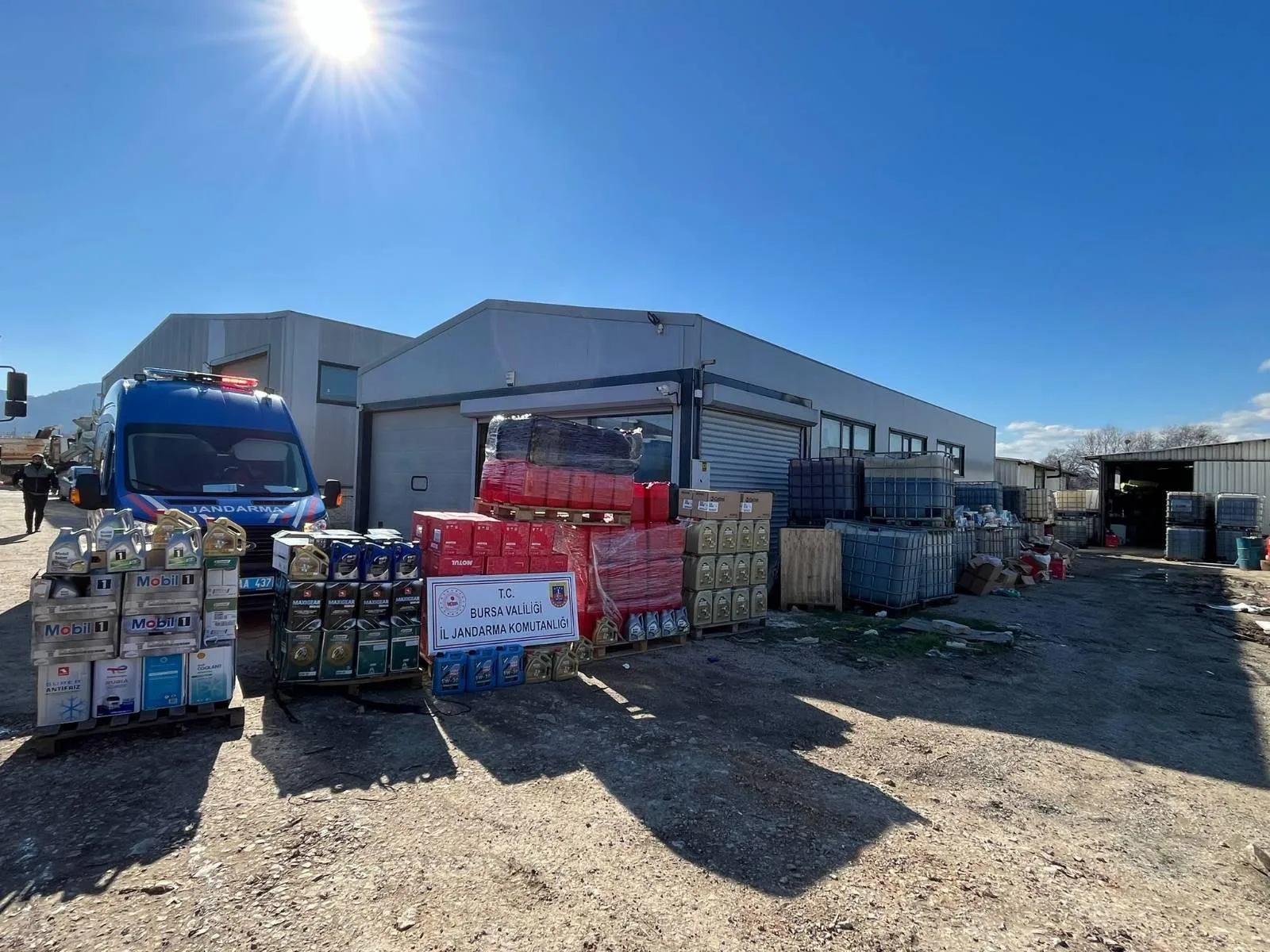 35 bin litre kaçak madeni yağ ele geçirildi
