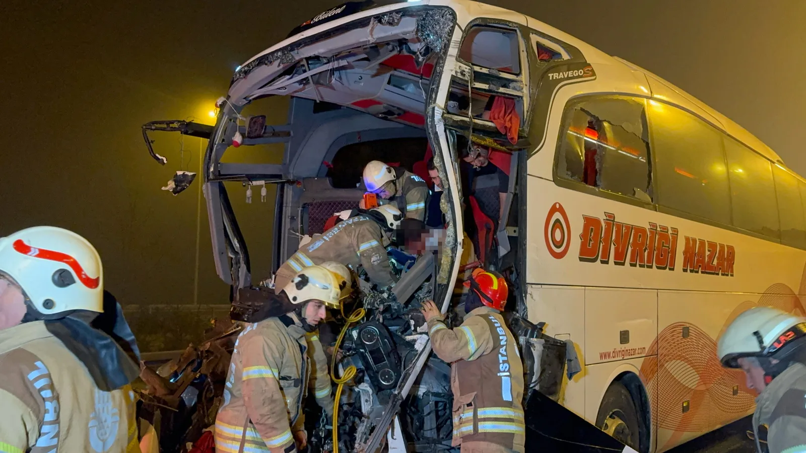 Kuzey Marmara Otoyolu'nda trafik kazasında 1’i ağır 19 kişi yaralandı