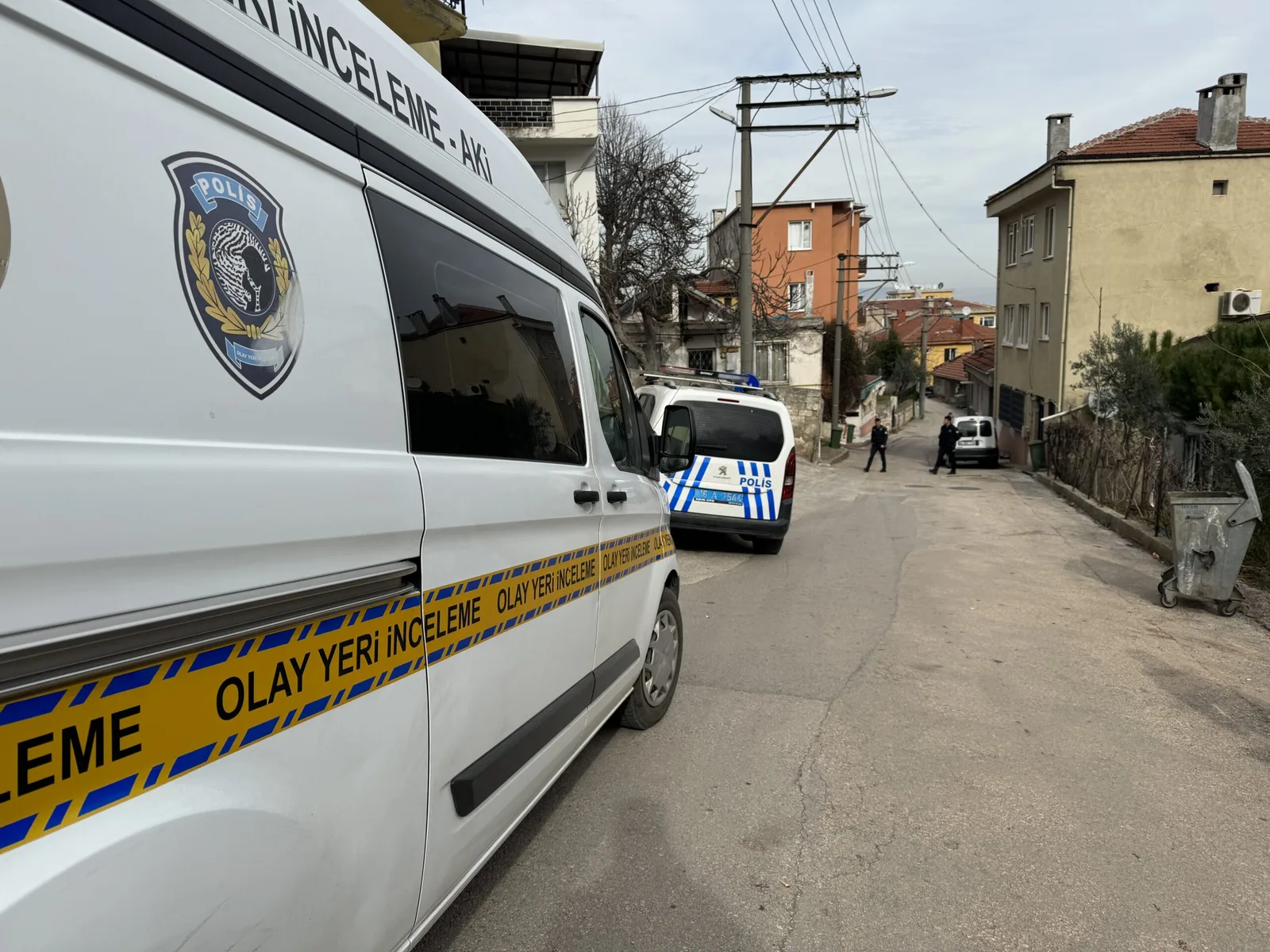 Annesiyle birlikte yaşadığı kişiyi bıçaklayarak öldürdü