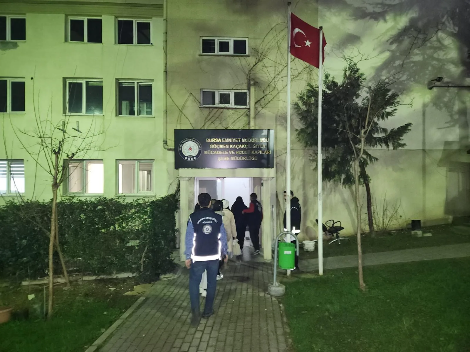 Kaçak yabancı işçi çalıştıran 4 şüpheli gözaltına alındı