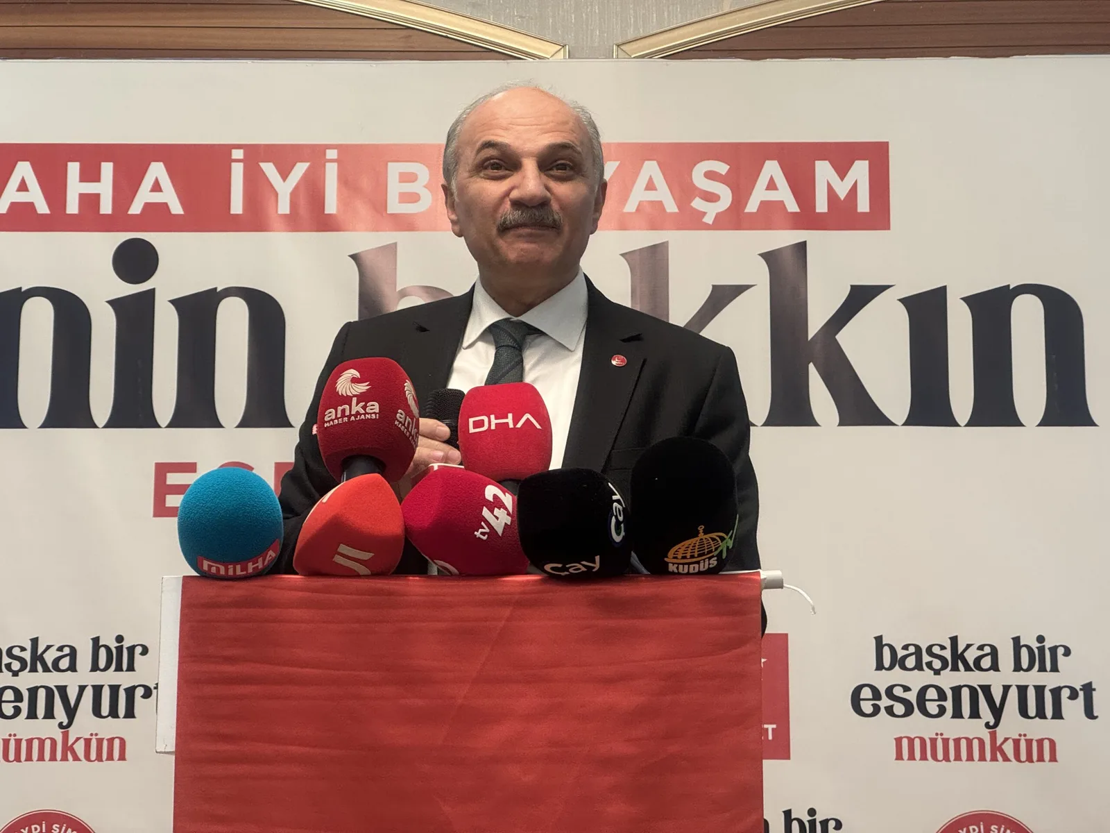 Saadet Partisi İBB Başkan adayı Aydın'dan "pembe metrobüs" vaadi: