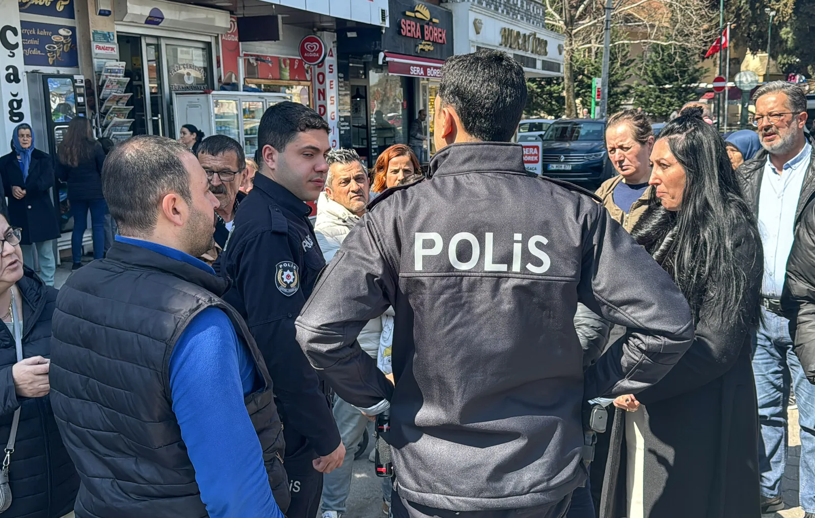 Kar payı dolandırıcılığı yaptığı iddia edilen kuyumcular aranıyor
