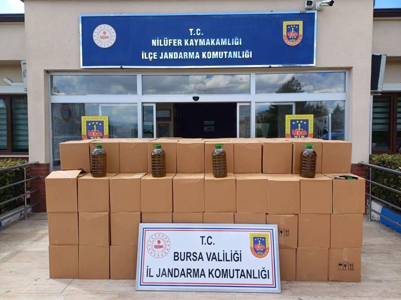3 bin 800 litre sahte zeytinyağı ele geçirildi