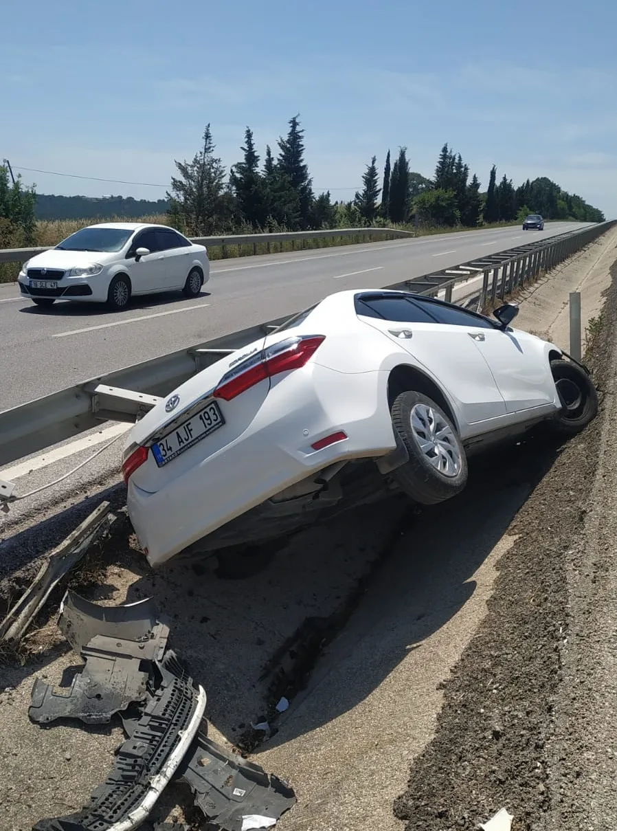 Trafik kazasında yaralanan 2 kişi hastaneye kaldırıldı