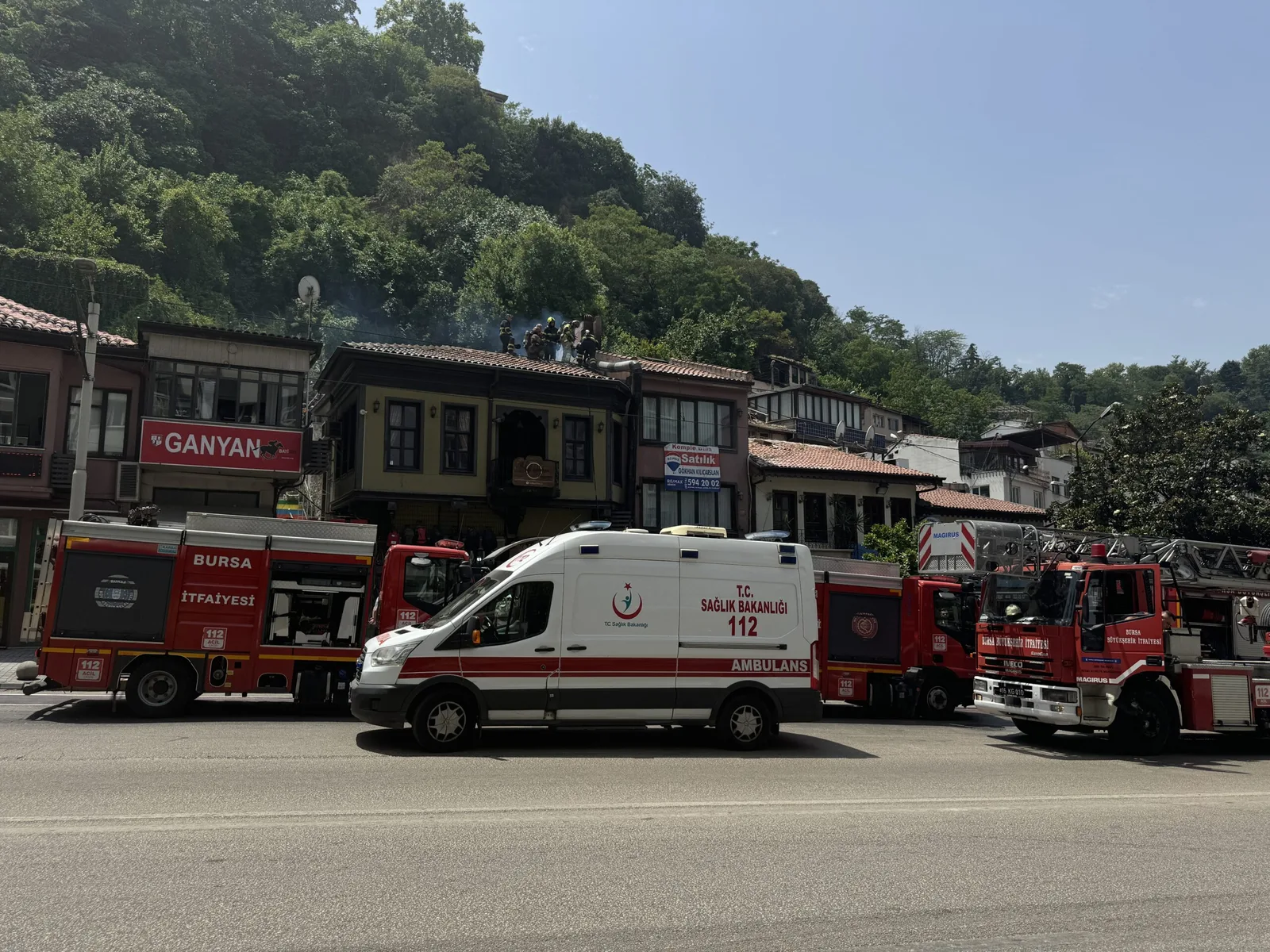 Yangın çıkan restoran hasar gördü