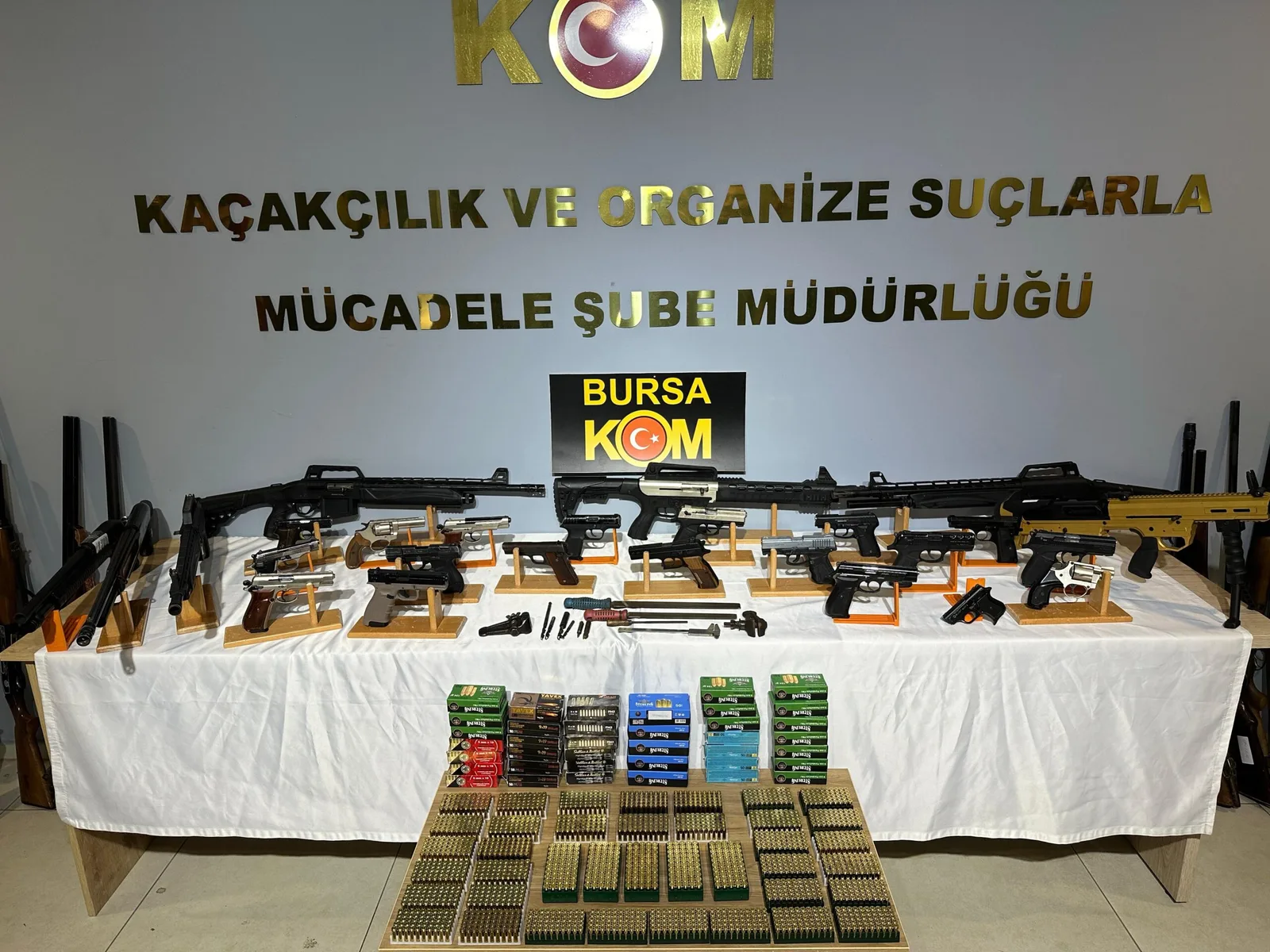 Tefecilik ve silah ticareti iddiasıyla 34 şüpheli yakalandı