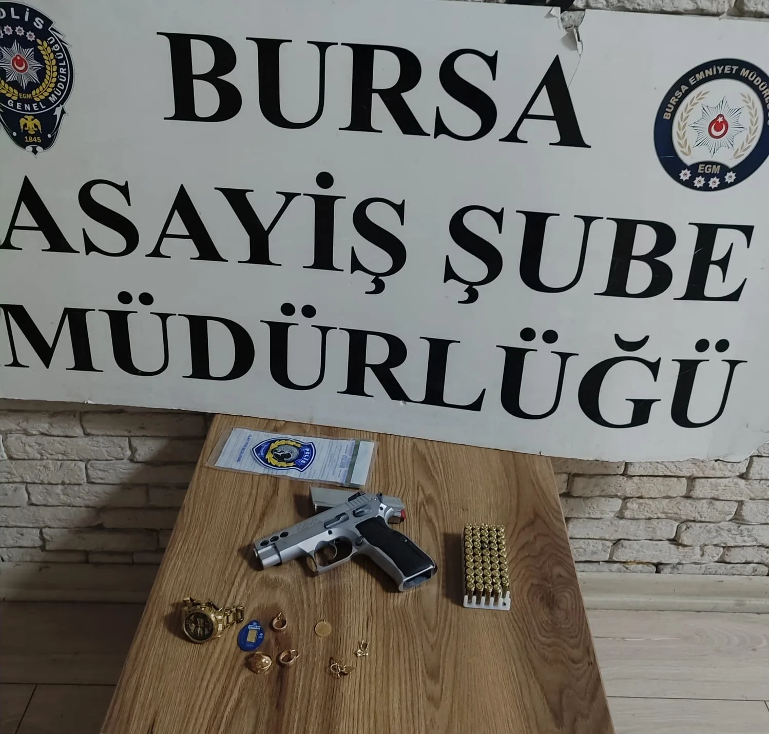 53 suç kaydı bulunan şüpheli göl kıyısında piknik yaparken yakalandı
