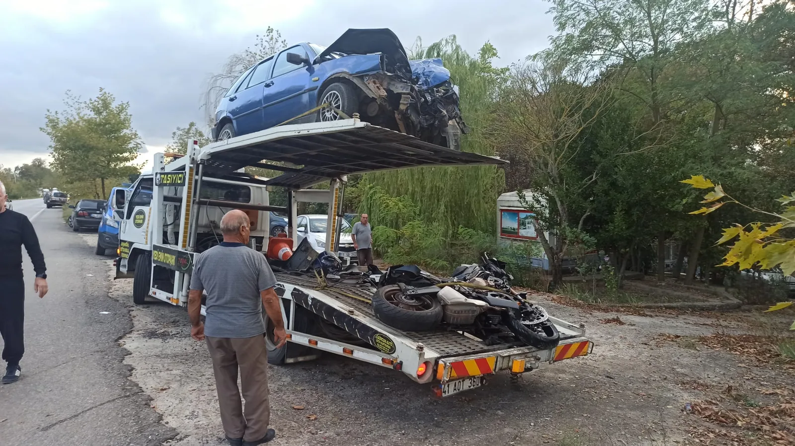Otomobille çarpışan motosikletin sürücüsü öldü