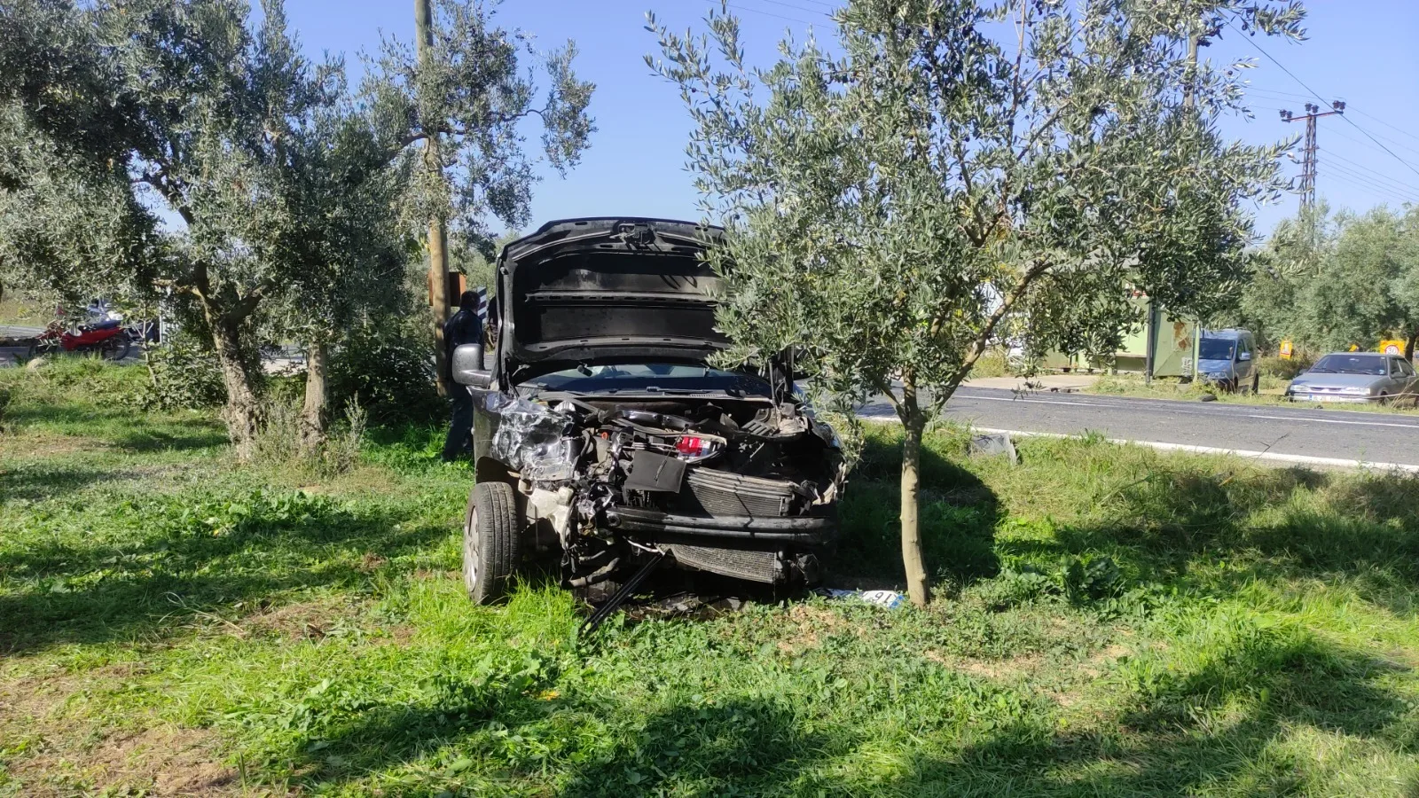 Hafif ticari araçla kamyonetin çarpışması sonucu 5 kişi yaralandı
