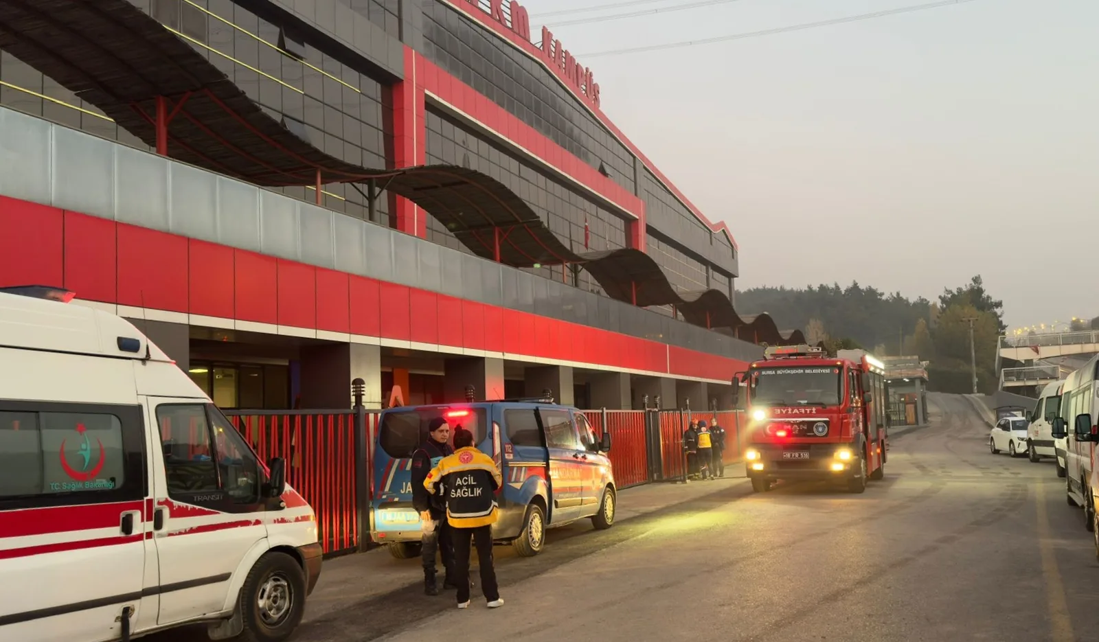 Yangın çıkan okulda bir kişinin cesedi bulundu